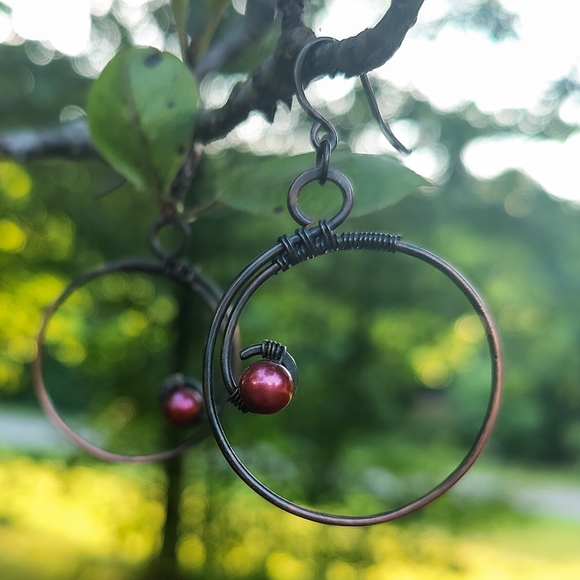 SOLD💍Minimalist Freshwater Pearl Wirewrapped hoops - Picture 8 of 13